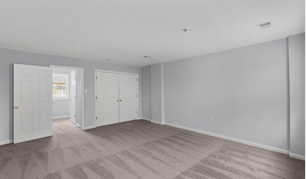 Master Bed 3 - 139 W Hamburg St