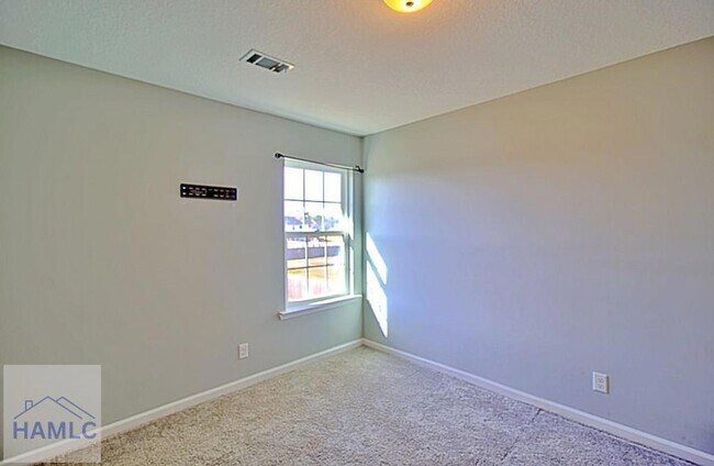 Building Photo - 7 Upland Ct