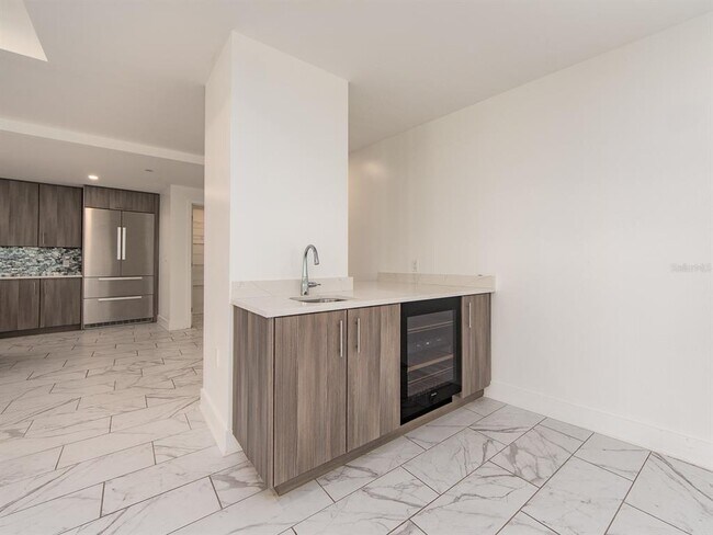 Building Photo - 15 Avalon St