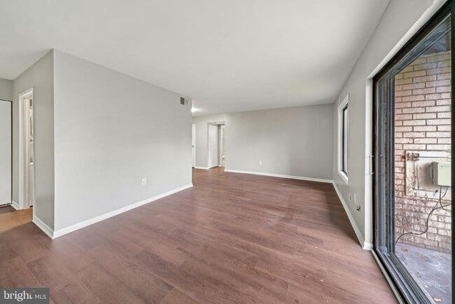 Building Photo - 6934 Hanover Pkwy