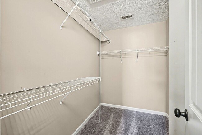 Building Photo - 1304 Freedom Dr