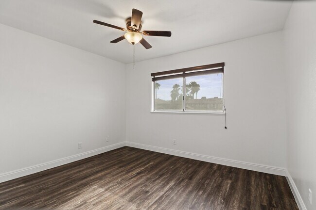 Building Photo - Welcome to your entertainers dream home!