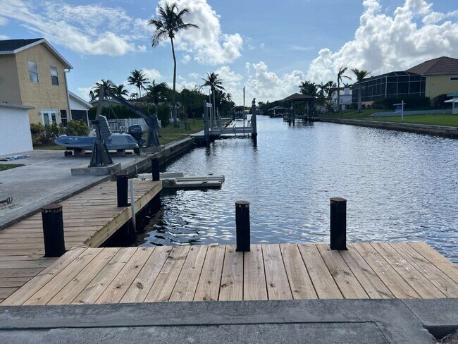 Building Photo - Charming 1-Bed Retreat Waterfront W/Pool W...