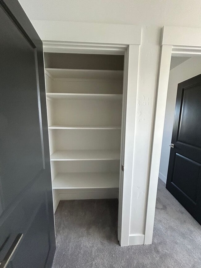 Building Photo - (Move In-Short term lease) $400.00 per month until June 2026