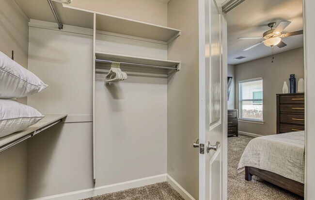 Building Photo - Furnished Eastside Beautiful 3 bed/2 baths...