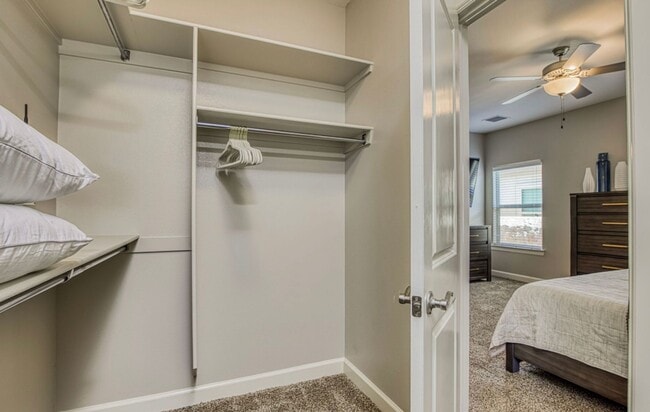 Building Photo - Furnished Eastside Beautiful 3 bed/2 baths for RENT Utilities & Wi-Fi INCLUDED