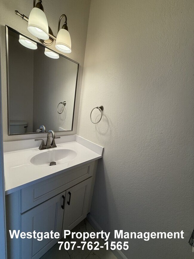 Building Photo - 714 I St