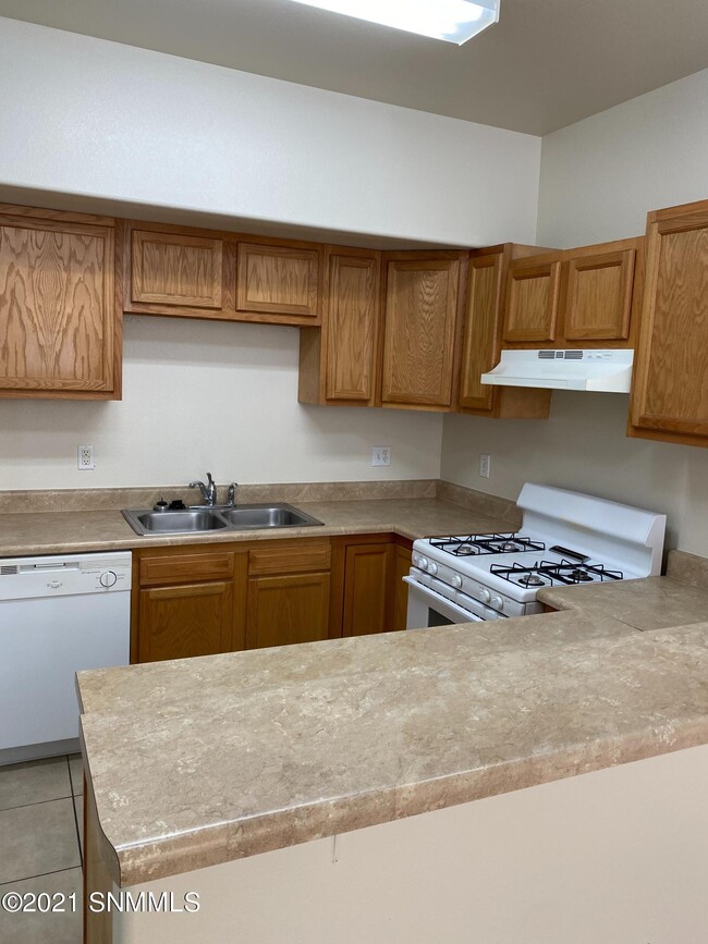Building Photo - 1000 La Fonda Dr
