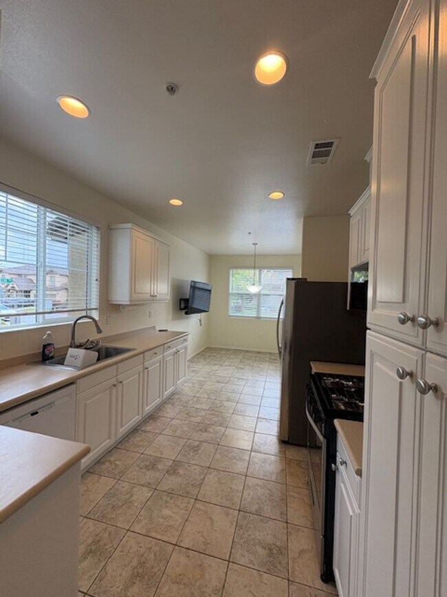 Building Photo - 9137 Arbol del Rosal Way
