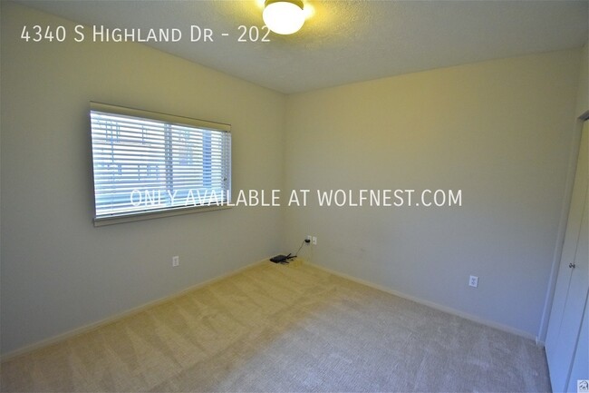 Building Photo - Beautiful 2 Bedroom Holladay Condo!