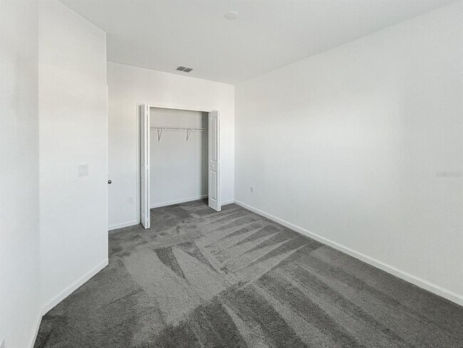 Building Photo - 2426 Skyline Lp