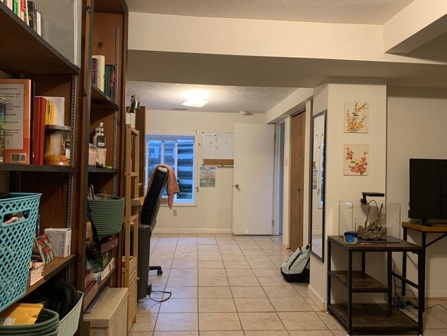 Building Photo - 3 bd/1.5 bath Charming Home just 4 blocks from IU Jacob's School of Music - Available August 2027!