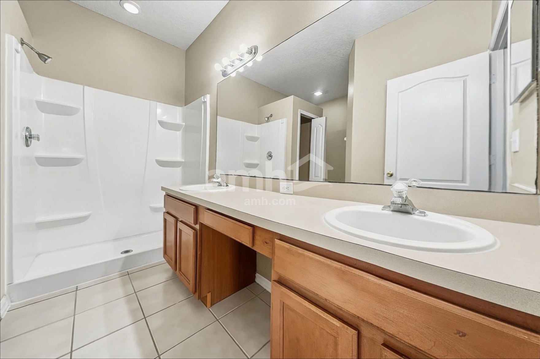 Building Photo - 4470 Waterside Pointe Cir