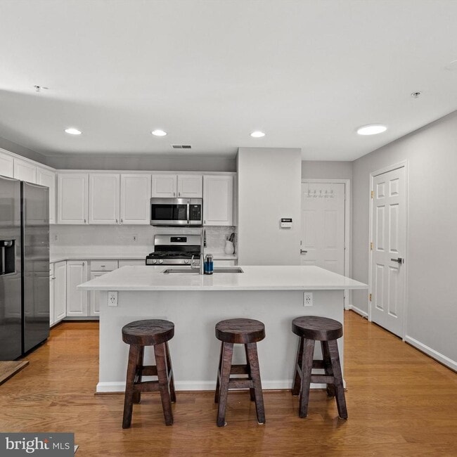 Building Photo - 5117 Donovan Dr