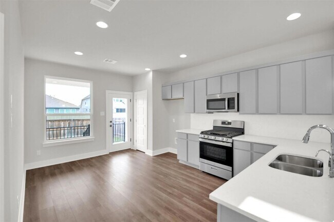 Building Photo - 208 Mirabeau Way
