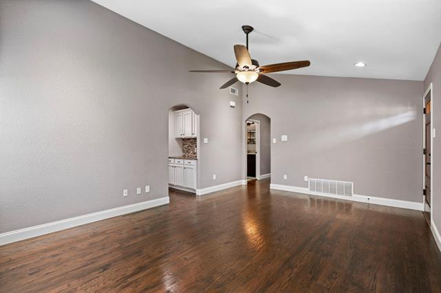 Building Photo - 8406 Lakemont Dr