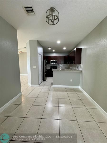 Building Photo - 4425 SW 160th Ave