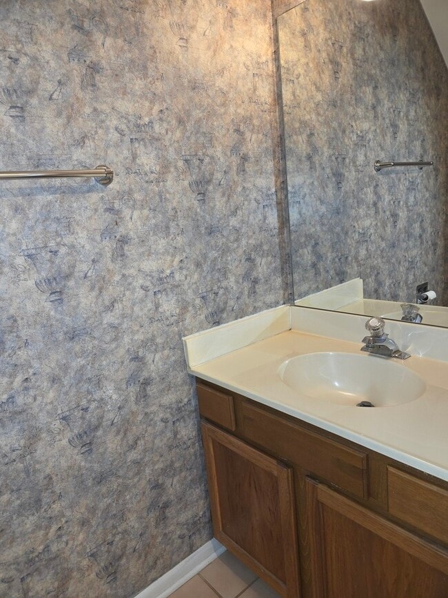 Building Photo - 1115 Regency Ct