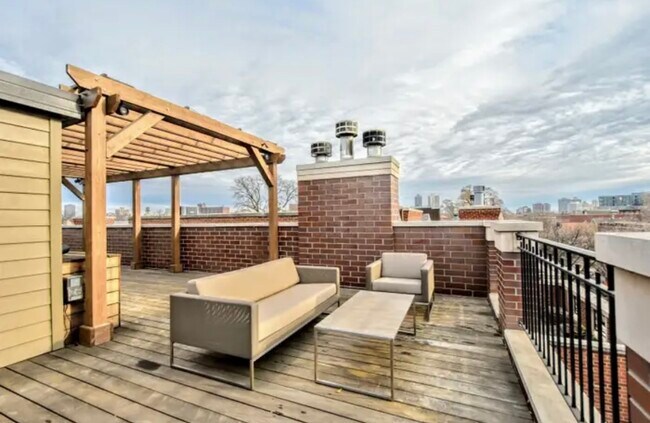 Building Photo - 1124 W Wrightwood Ave