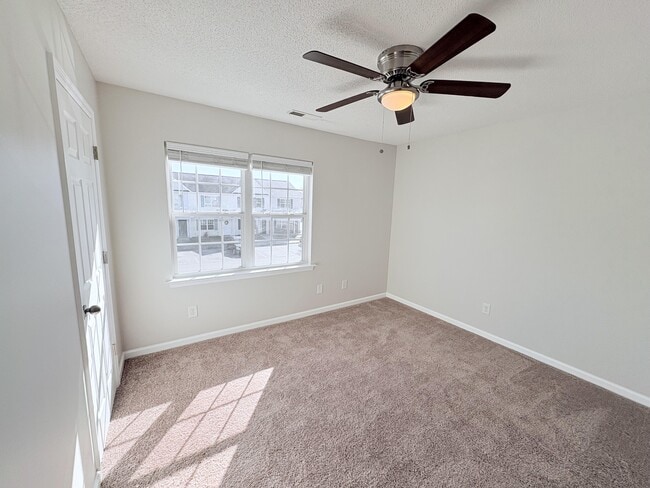 Building Photo - 1007 Banister Loop