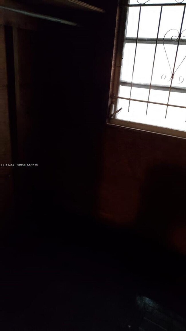 Building Photo - 1517 Logan St