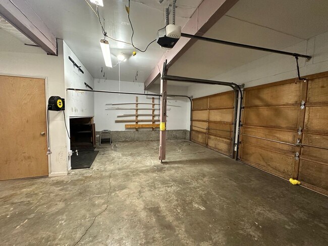 Building Photo - 3 Bed 2 Bath home with 2 Car Garage in Bellingham