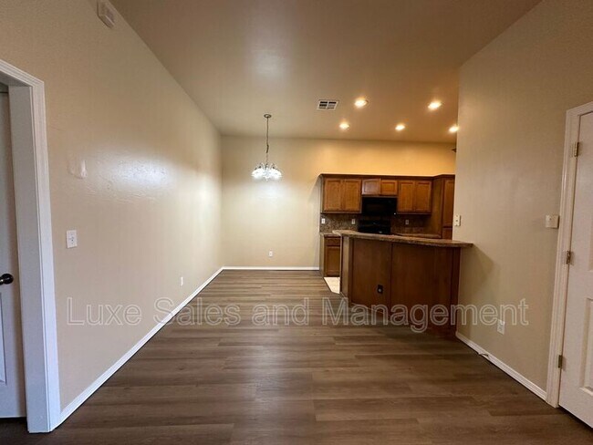 Building Photo - 706 Rockridge Cir