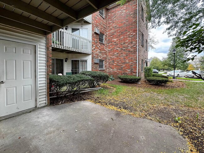 Building Photo - 4303 W Shamrock Ln