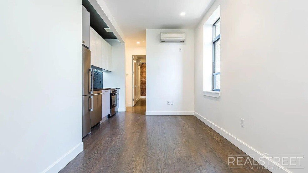 Building Photo - Monitor Street