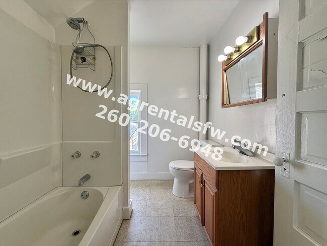 Building Photo - 412 Nussbaum Ave