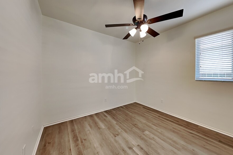 Building Photo - 10016 Sterling Pl Dr