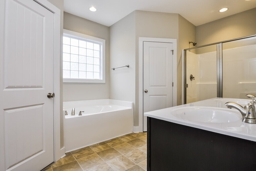 Building Photo - 75 Wood Green Dr