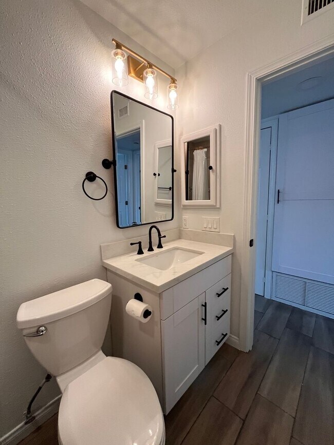 Building Photo - M76 - Rego