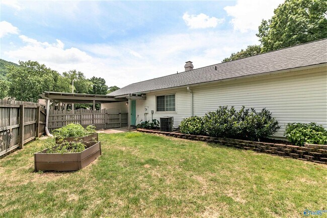 Building Photo - 1201 Aldridge Dr SE