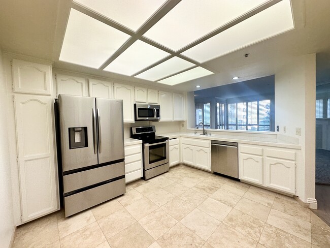 Building Photo - 5865 Friars Rd