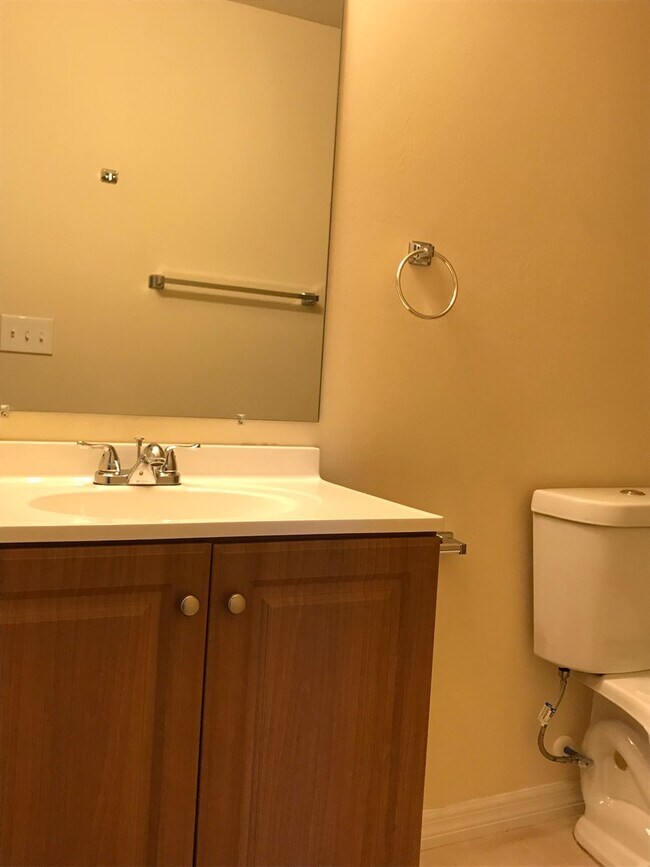 Building Photo - Ready for Move in!