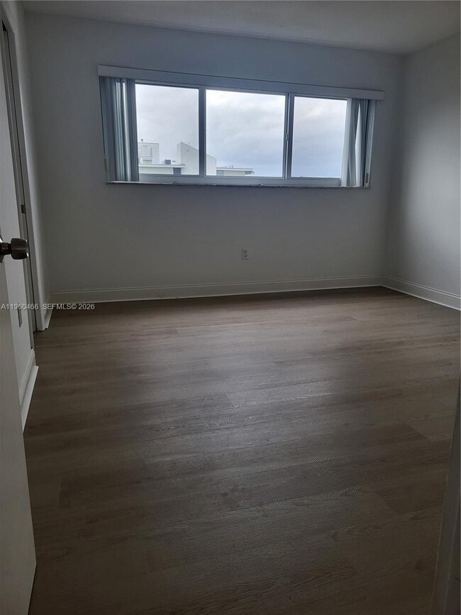 Building Photo - 1020 94th St