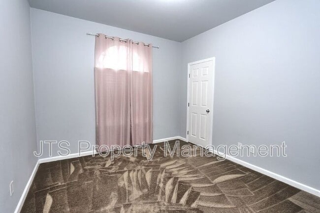 Building Photo - 4086 Pinoche Peak Way