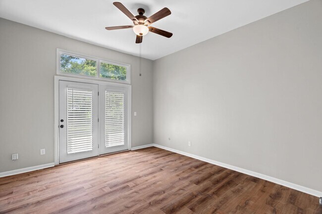 Building Photo - Fully Renovated 2BR in Historic Soulard | In-Unit Laundry | Off-Street Parking