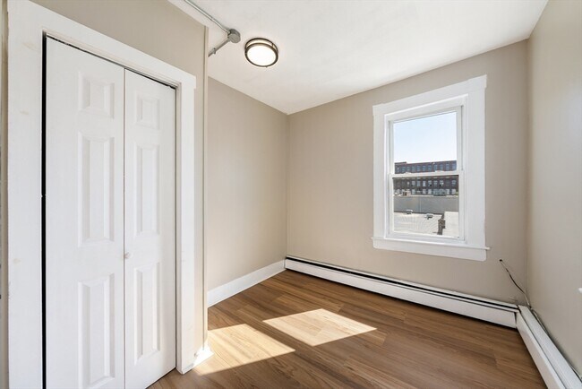 Building Photo - 50 Common St