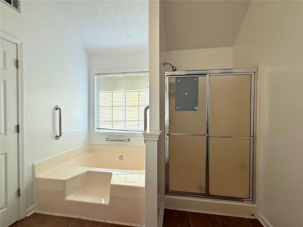 Building Photo - 2029 Manor Oak Ln NE