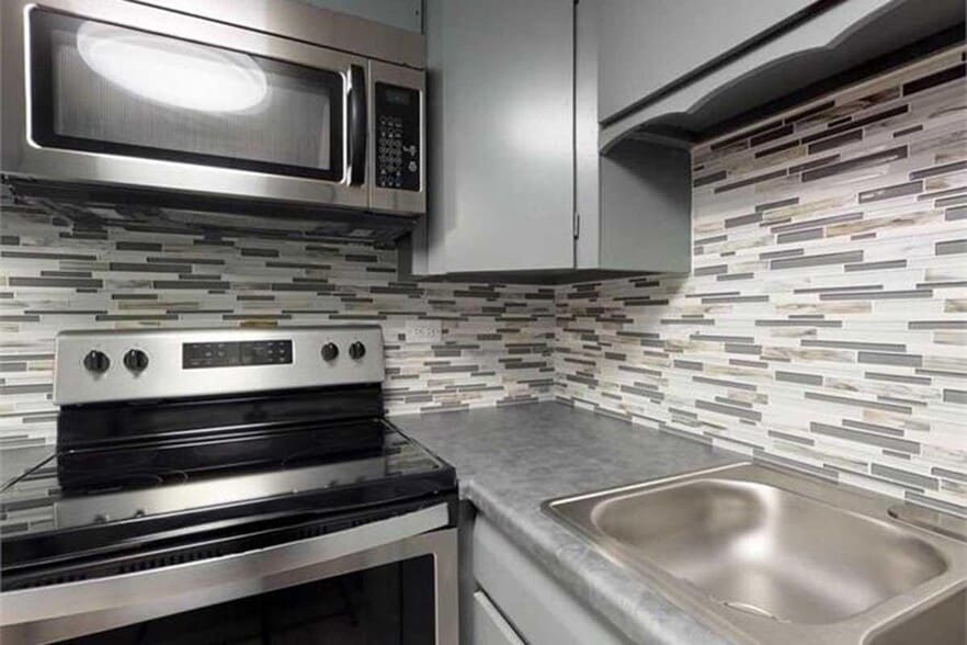 Building Photo - Park 16 Apartments