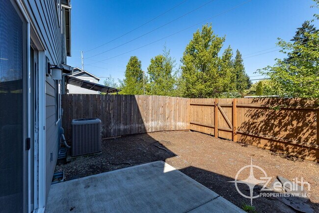 Building Photo - 7415 NE 136th Ave