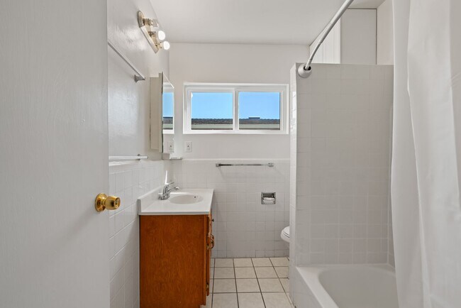 Building Photo - 101 Cerro Dr