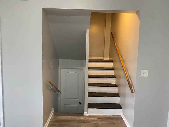 Building Photo - 4 bed -room house
