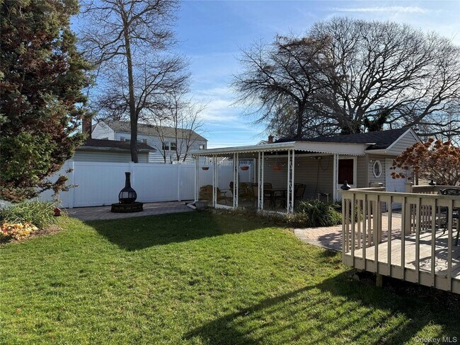 Building Photo - 8 William St