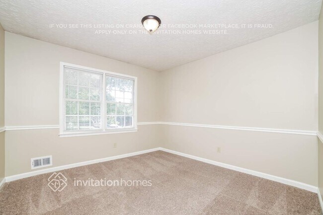 Building Photo - 104 Village Ct