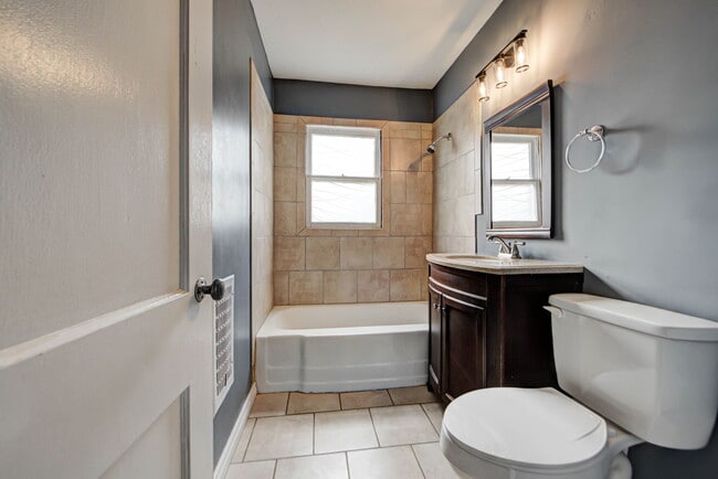 Building Photo - 1110 W Apache St