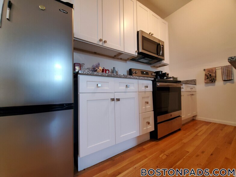 Building Photo - 168 Northampton St