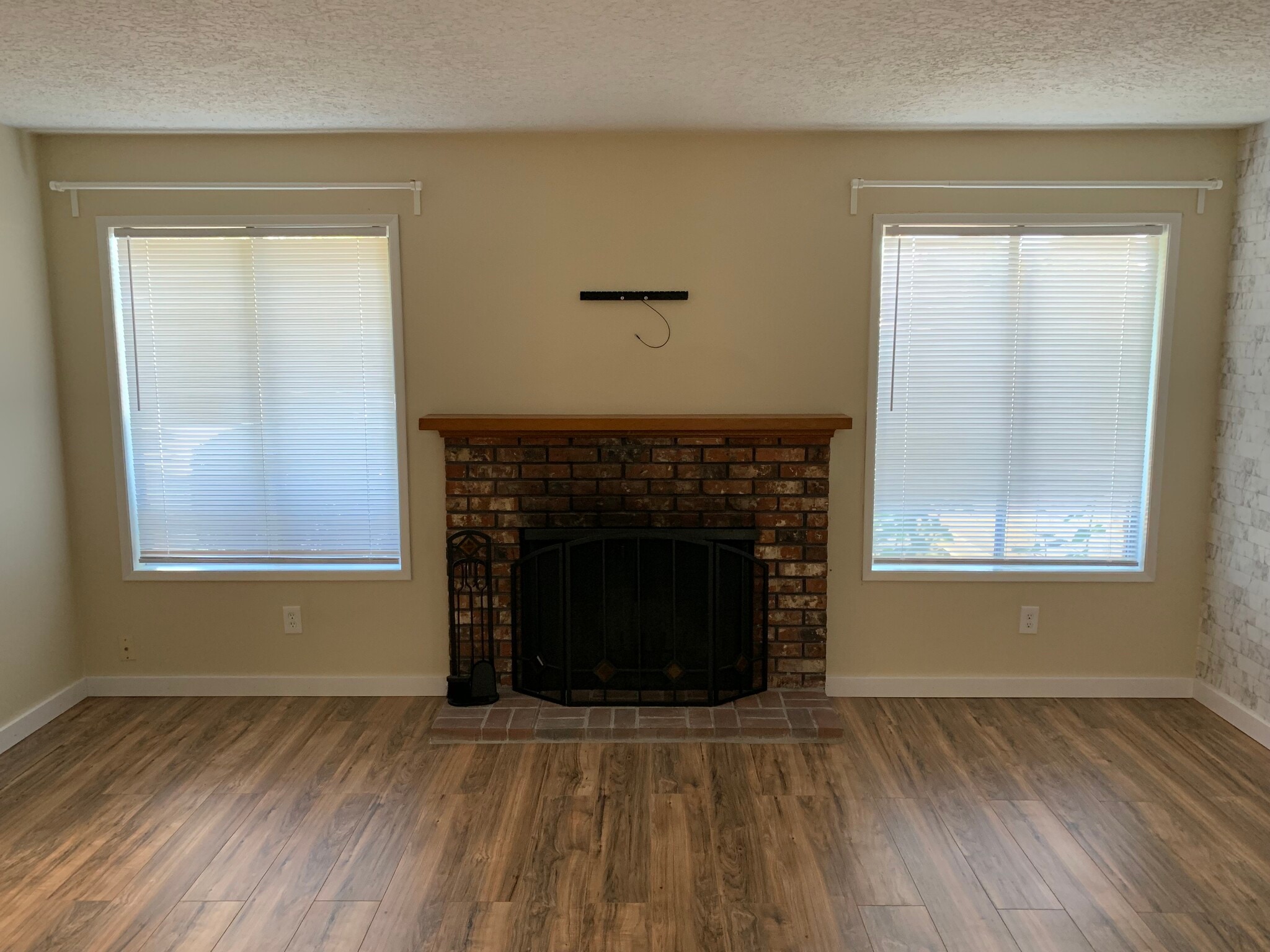 Building Photo - 4325 NE 130th Pl